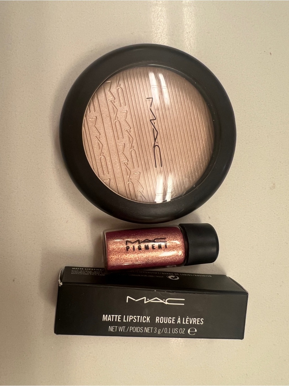 MAC Cosmetics Peach-Beige Pressed Highlighter with Copper-Peach Pigment Jar